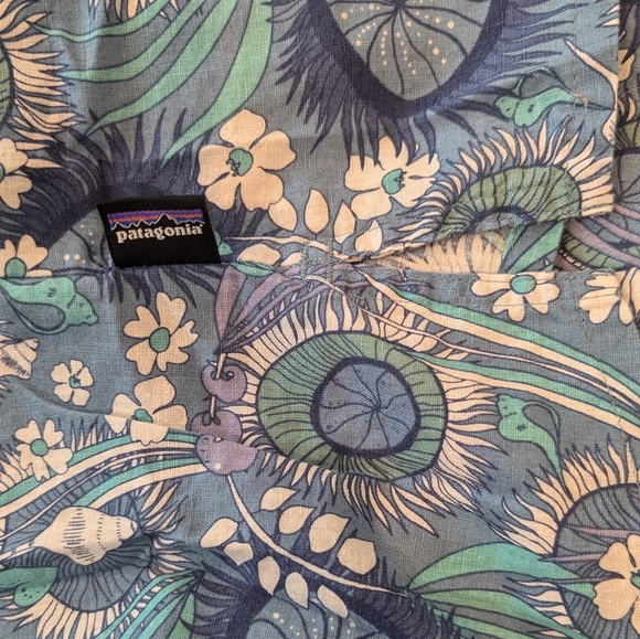 Patagonia Men's Button Up Shirt - Picture 4 of 7